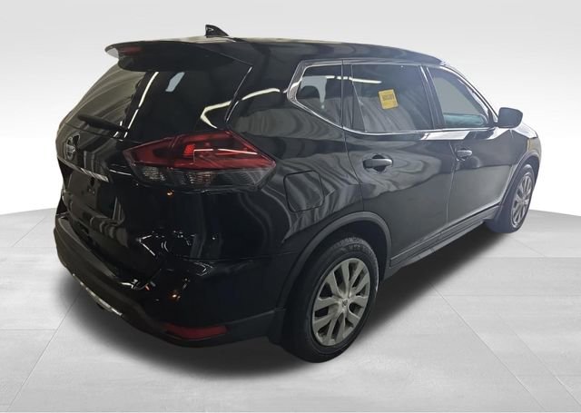 Used 2019 Nissan Rogue S image 2