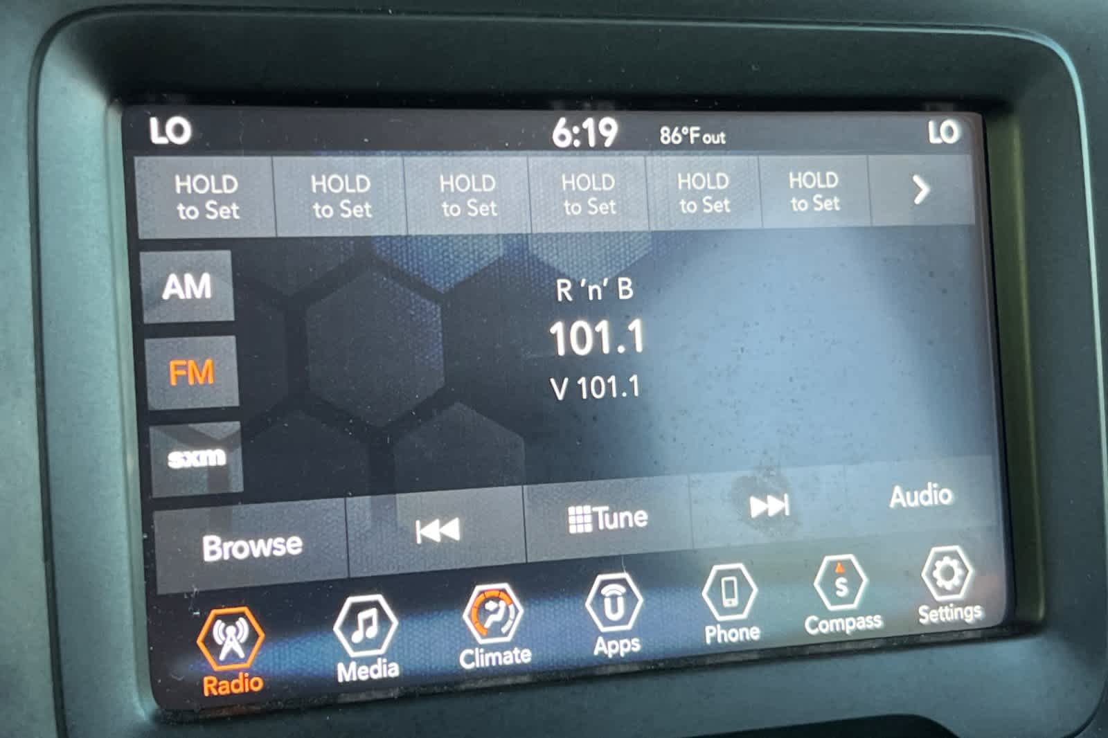 Used 2018 Jeep Renegade Latitude FWD image 19