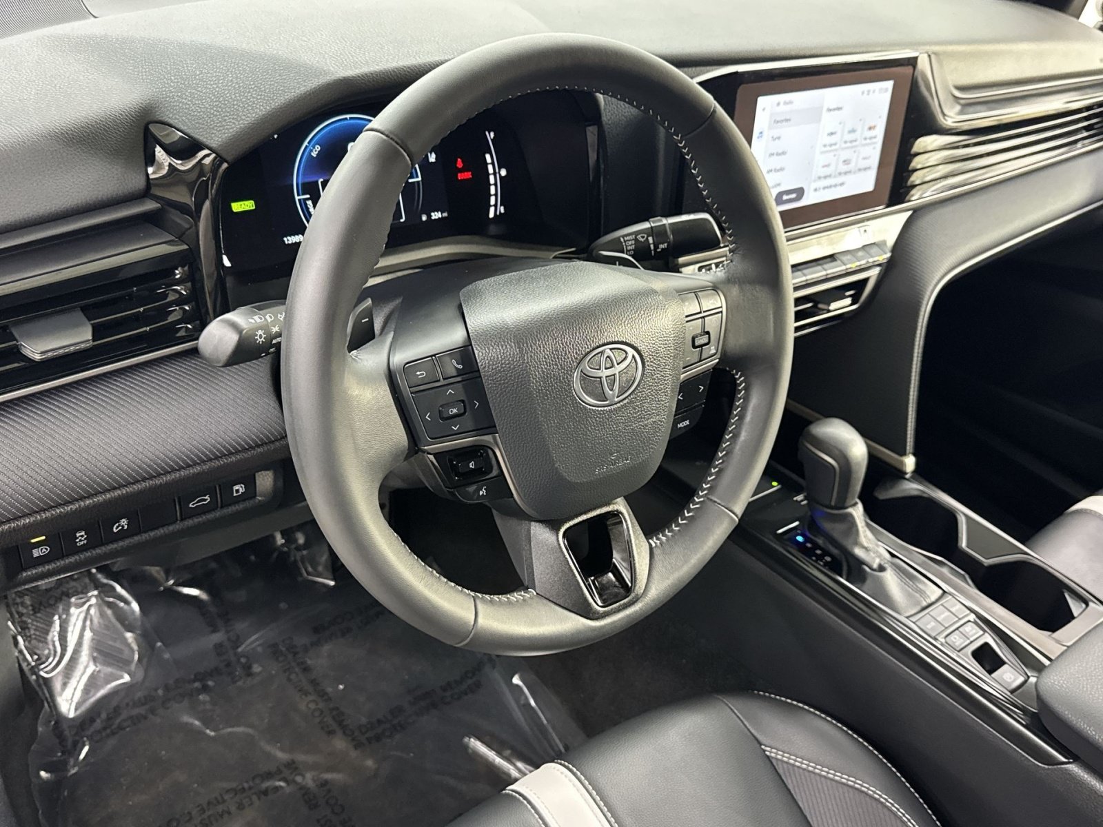 Used 2025 Toyota Camry SE FWD image 13