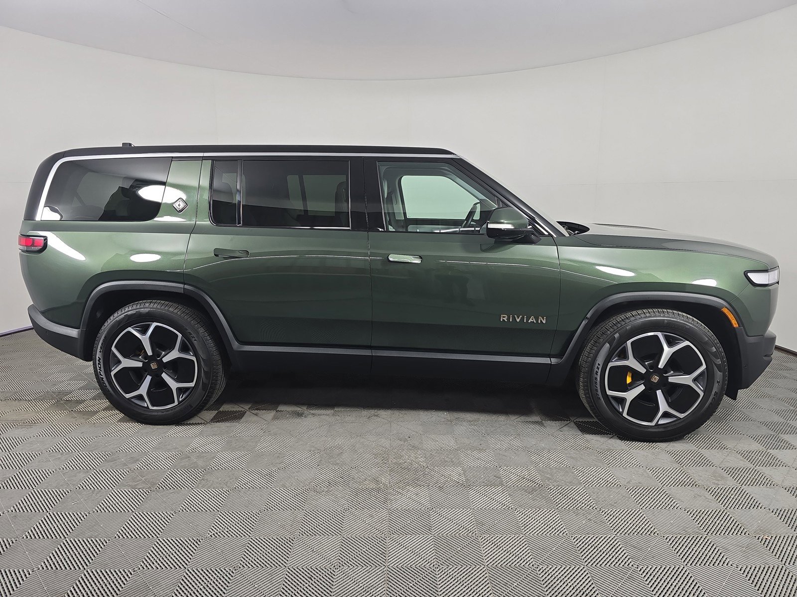 Used 2023 Rivian R1S Adventure AWD/4WD image 6
