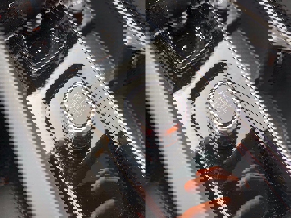 New 2025 Volvo XC60 B5 Core w/ Protection Package Premier image 27