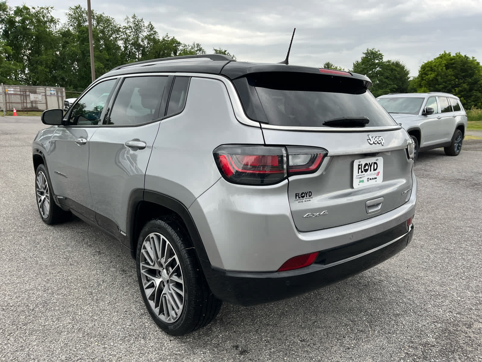 Used 2022 Jeep Compass Limited w/ Elite Group AWD/4WD image 5