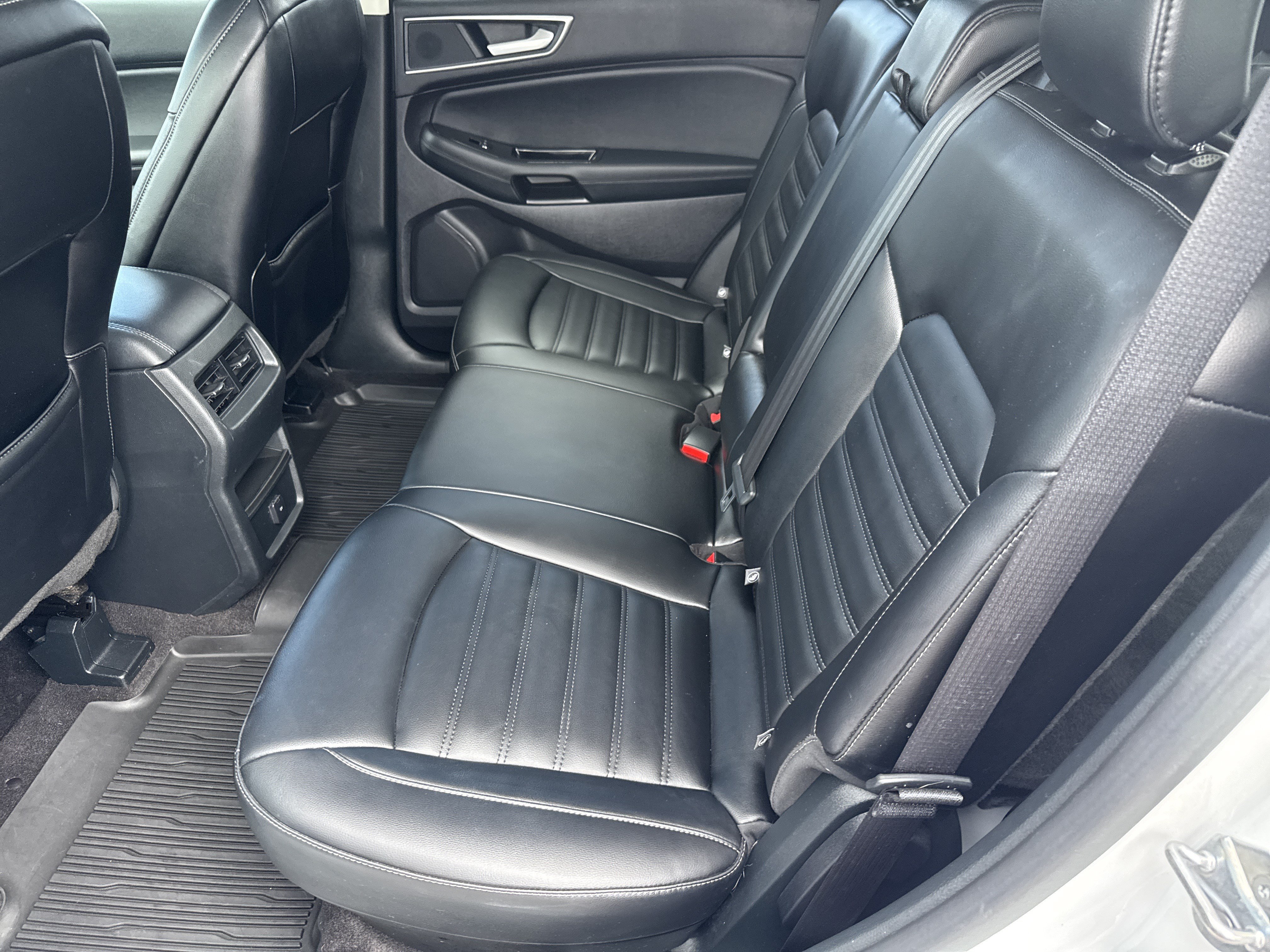 Used 2020 Ford Edge SEL FWD image 11