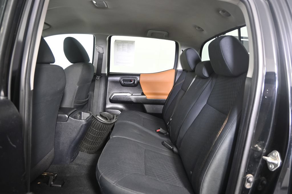 Used 2020 Toyota Tacoma SR5 AWD/4WD image 17
