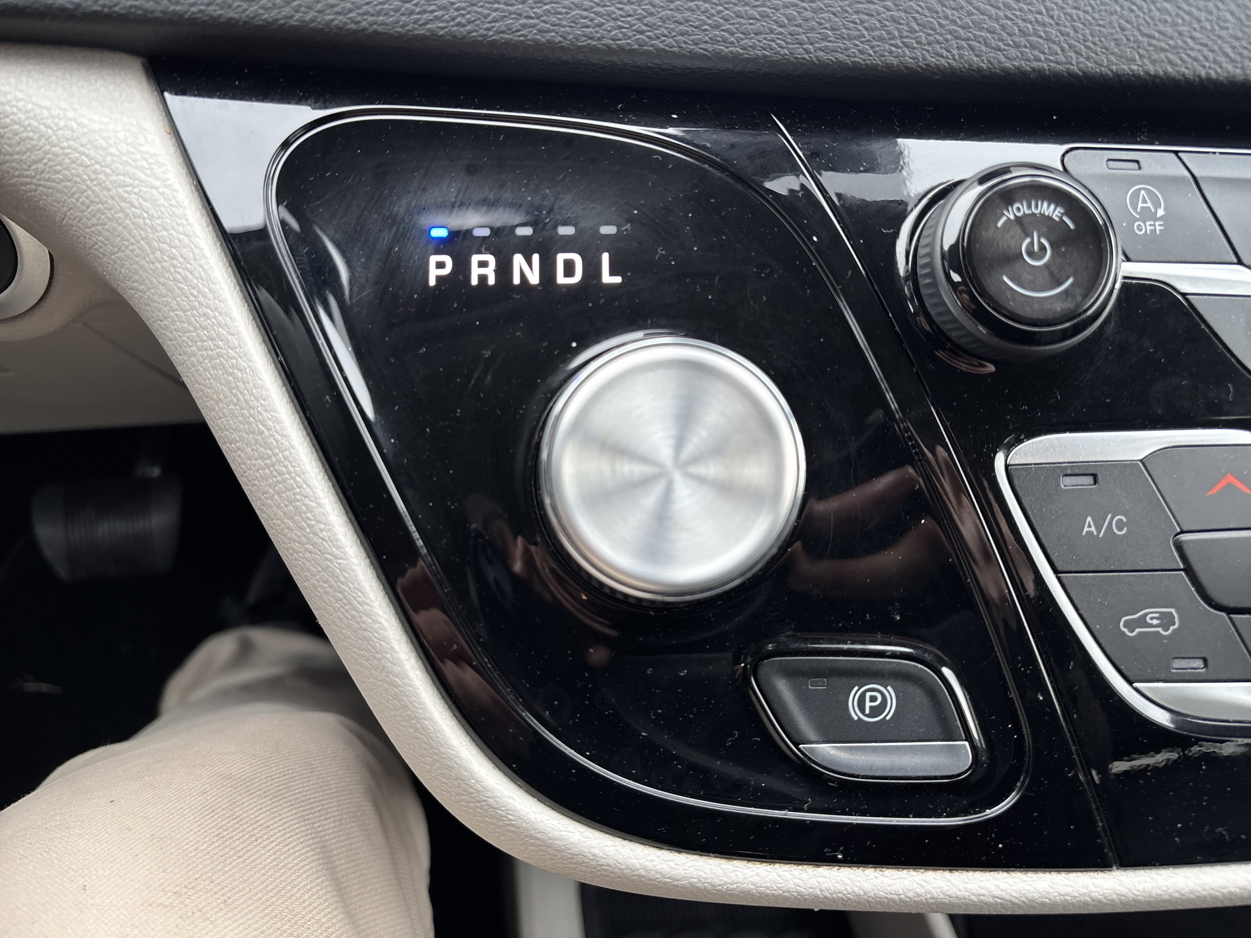 Used 2024 Chrysler Pacifica Touring-L image 25