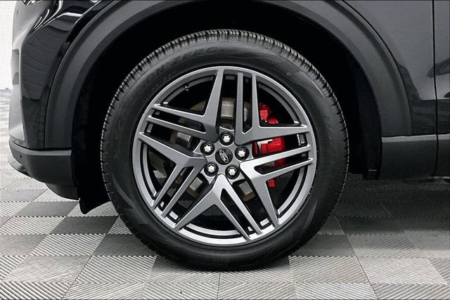 Used 2025 Ford Explorer ST-Line w/ Premium Package image 10