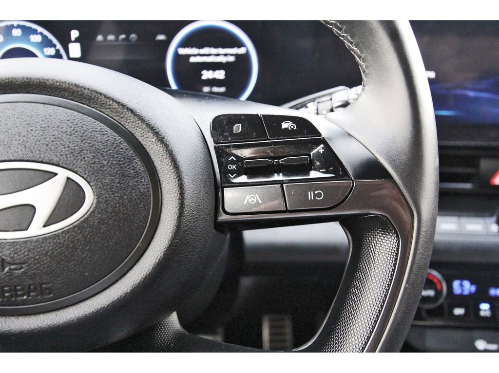 Certified 2025 Hyundai Elantra SEL image 20