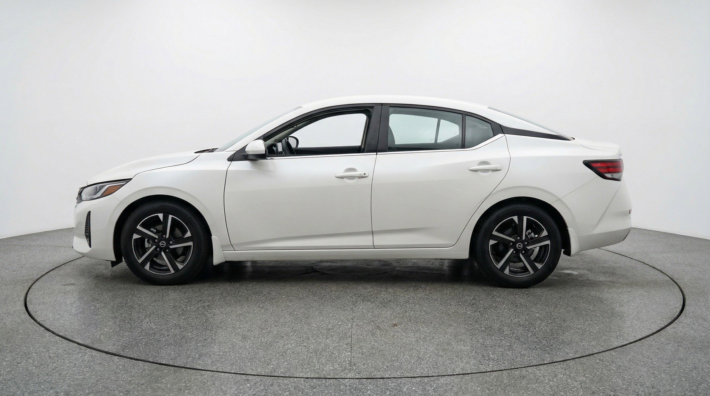 Used 2025 Nissan Sentra SV image 5