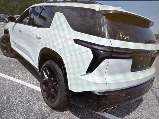 Used 2025 Chevrolet Traverse RS AWD/4WD image 3