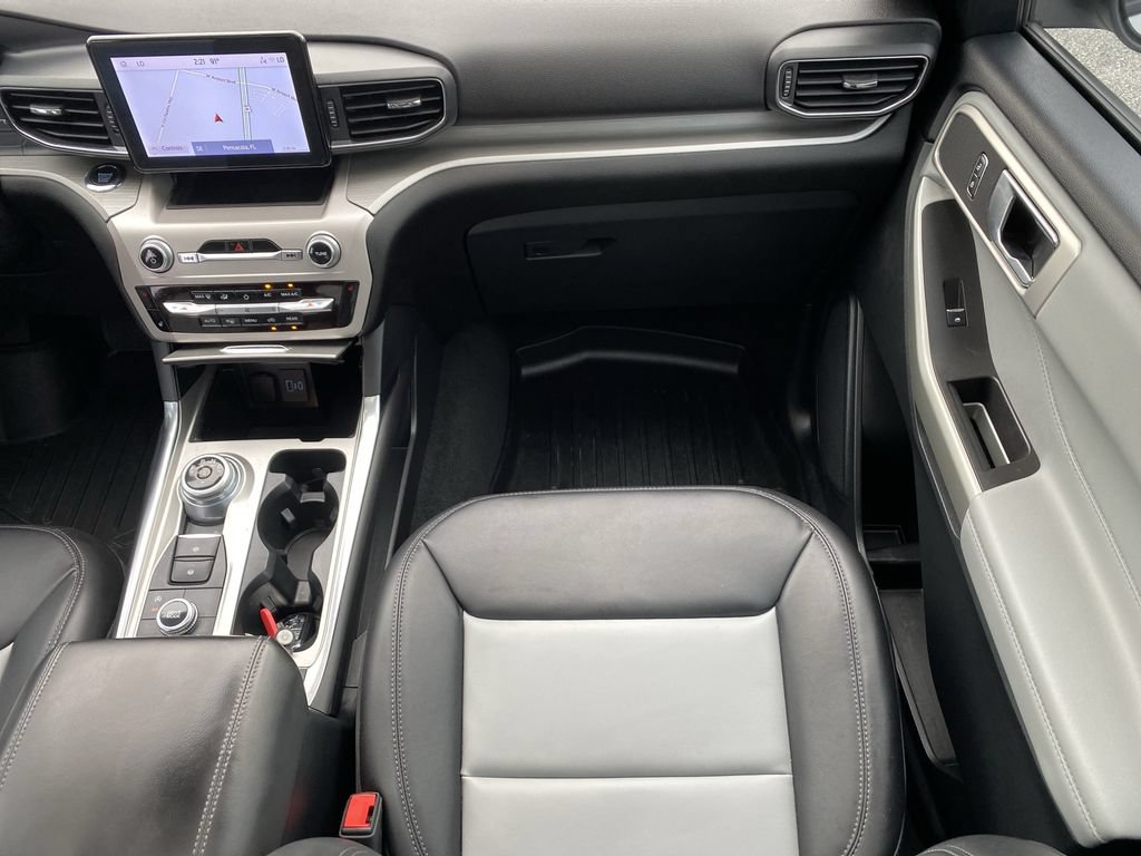 Used 2023 Ford Explorer XLT w/ Equipment Group 202A AWD/4WD image 17