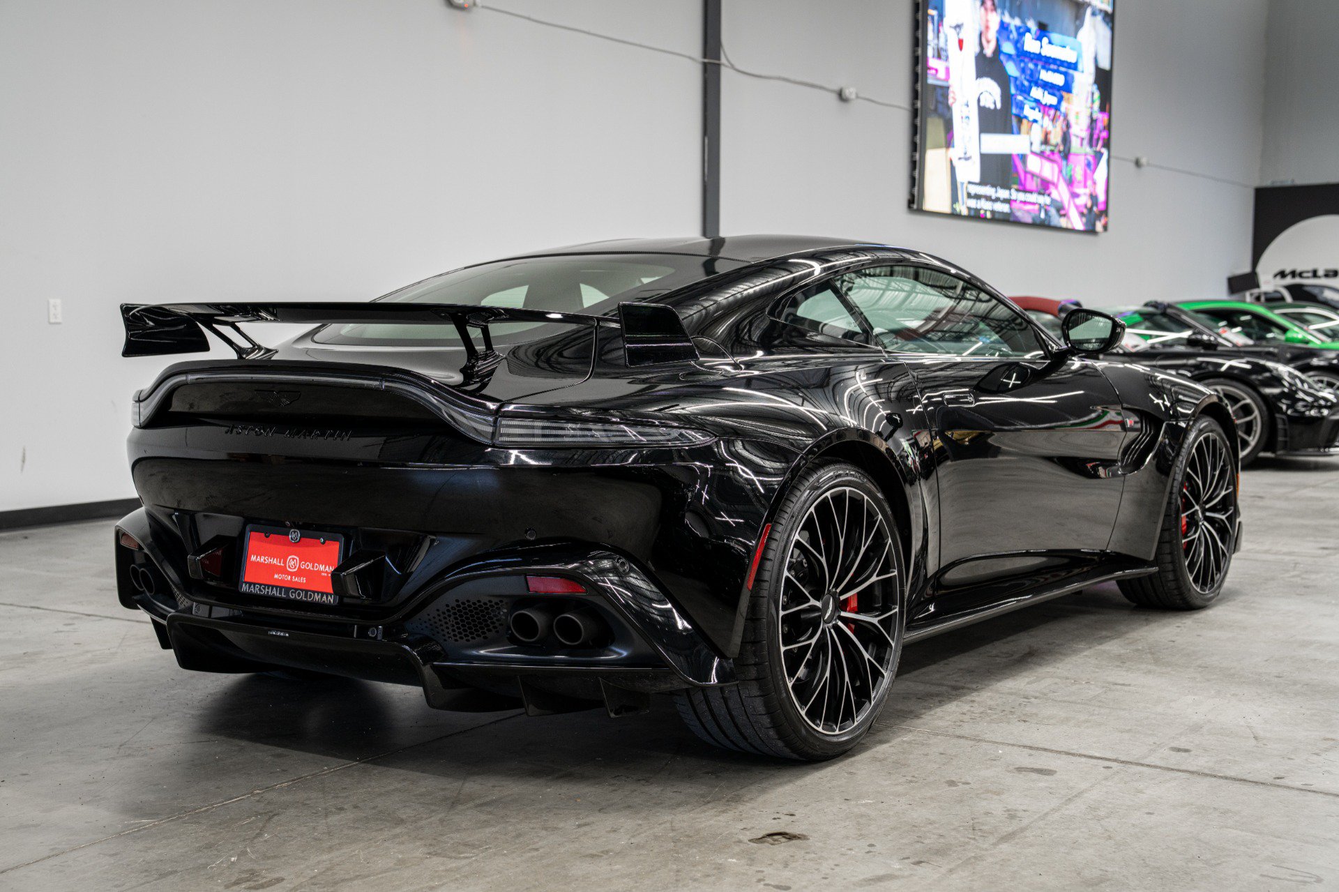 Used 2023 Aston Martin V8 Vantage Coupe RWD image 8
