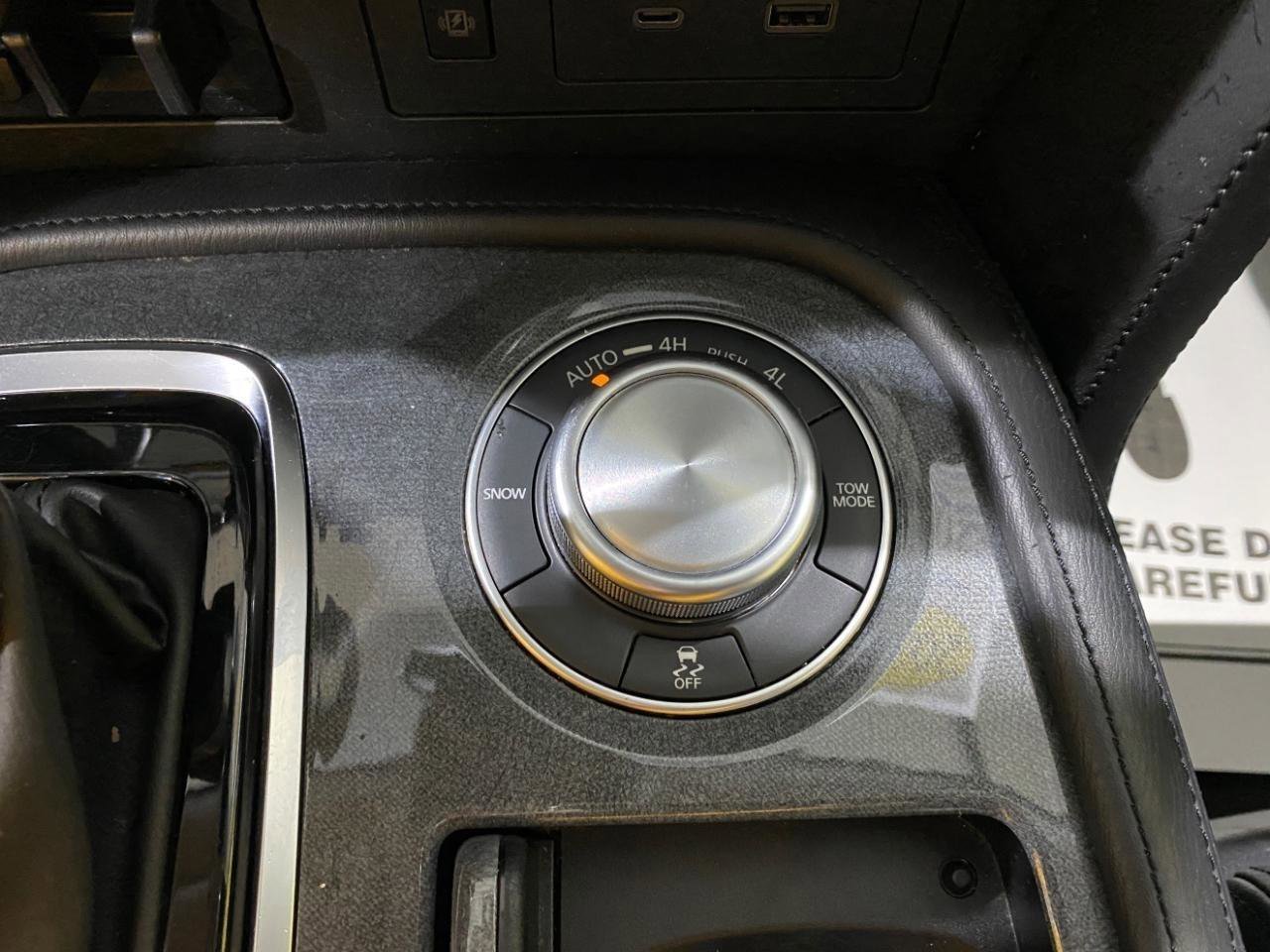 Used 2021 Nissan Armada SV w/ SV Appearance Package image 17