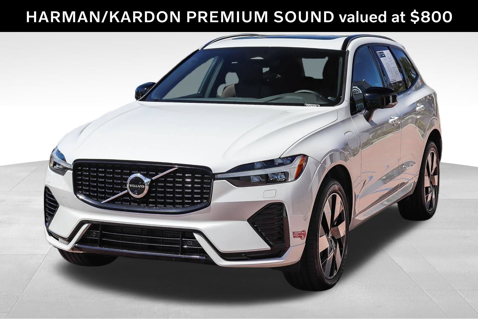Used 2024 Volvo XC60 T8 Plus w/ Protection Package Premier AWD/4WD image 3
