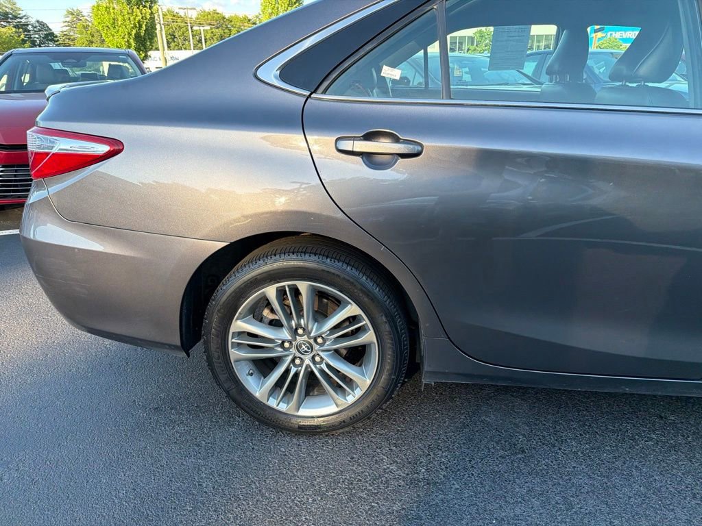 Used 2015 Toyota Camry SE FWD image 4