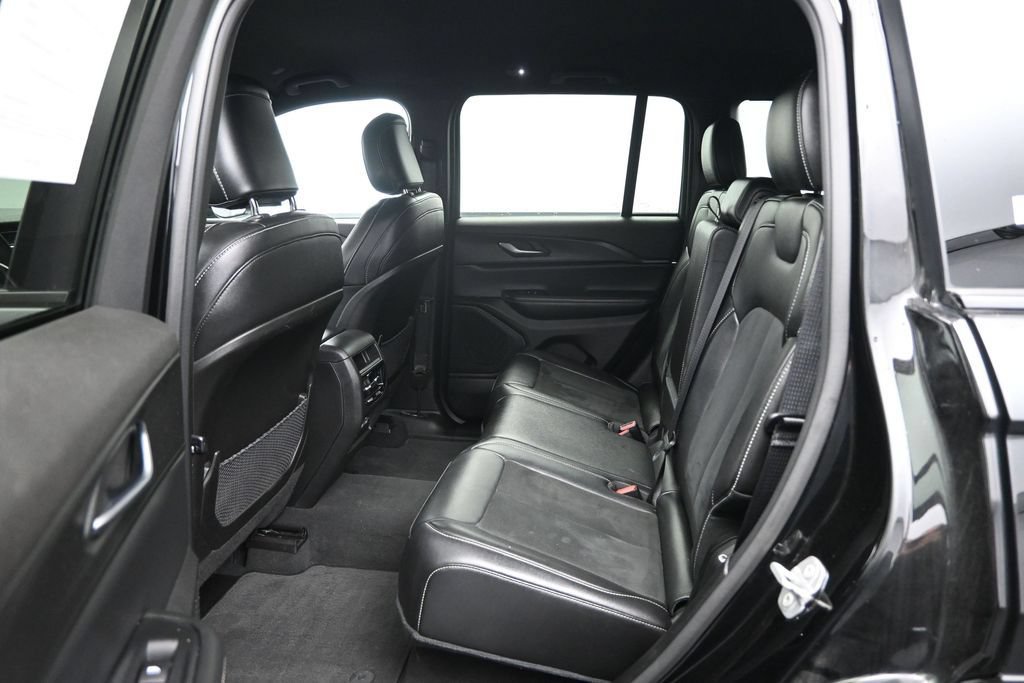 Used 2023 Jeep Grand Cherokee Altitude AWD/4WD image 25
