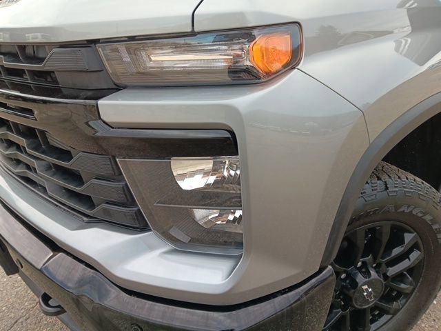 Used 2025 Chevrolet Silverado 2500 Custom w/ Custom Value Package image 5