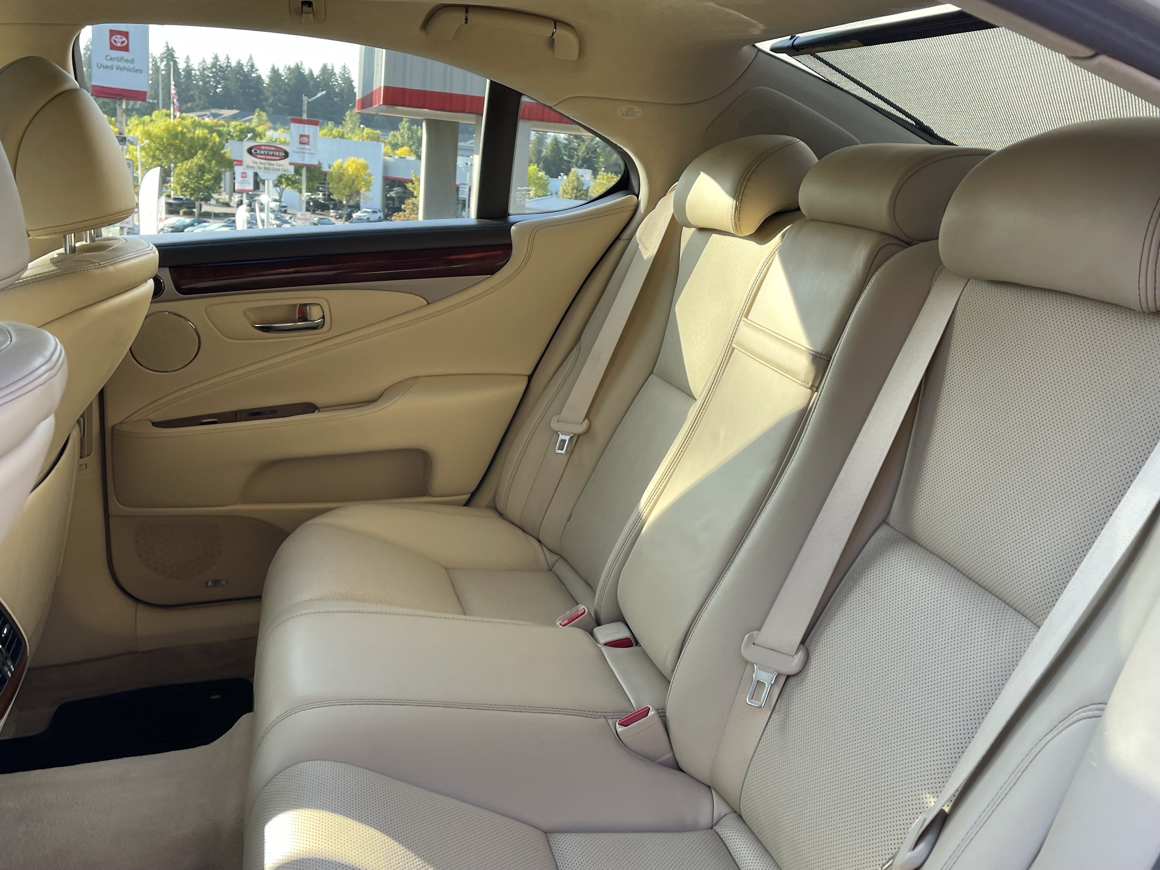 Used 2016 Lexus LS 460 AWD w/ Comfort Package image 13