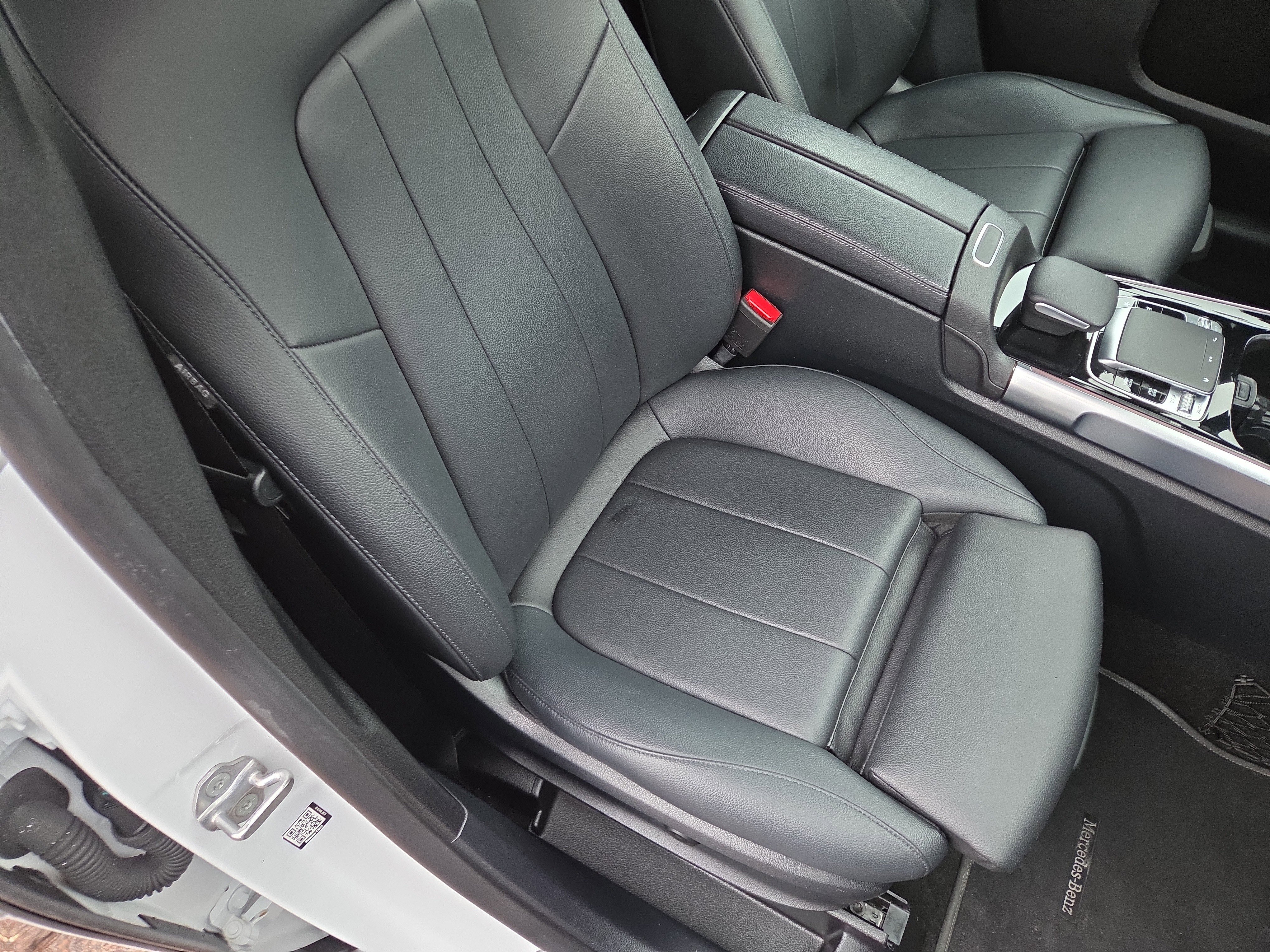 Used 2020 Mercedes-Benz GLB 250 4MATIC image 16