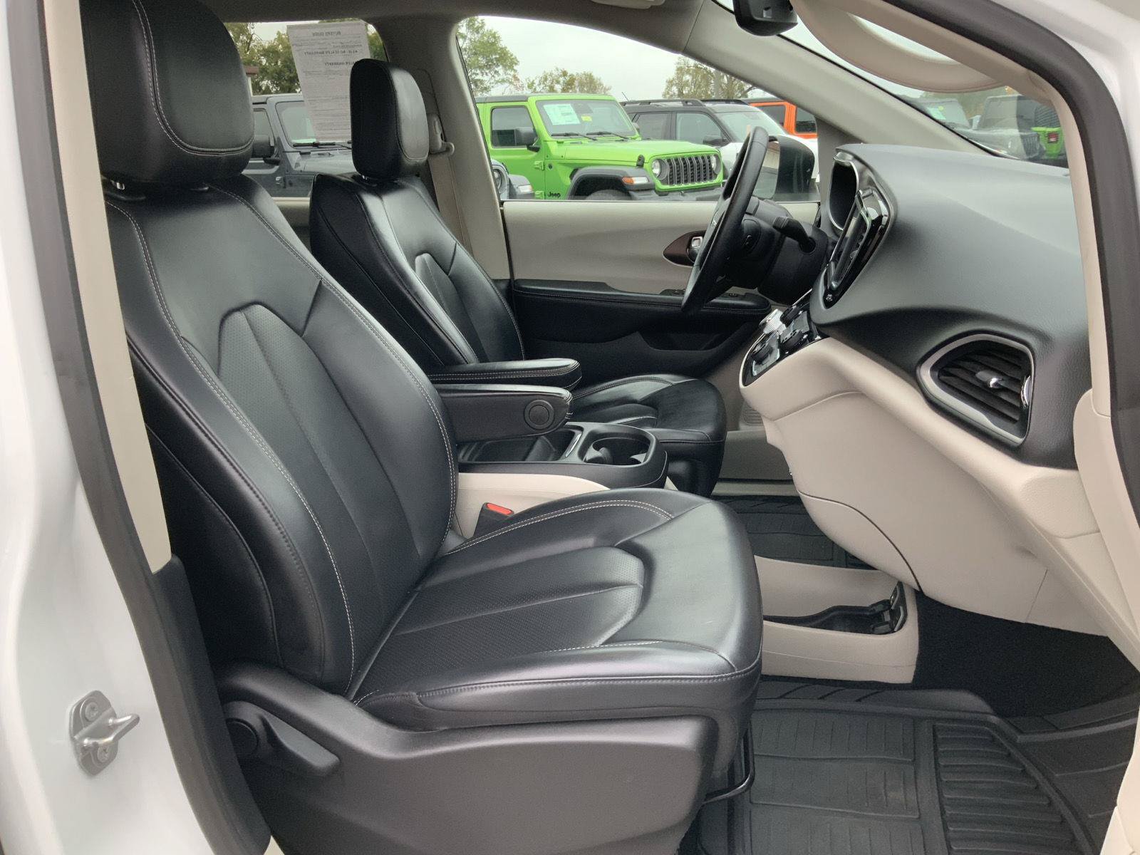 Used 2020 Chrysler Voyager Lxi FWD image 51