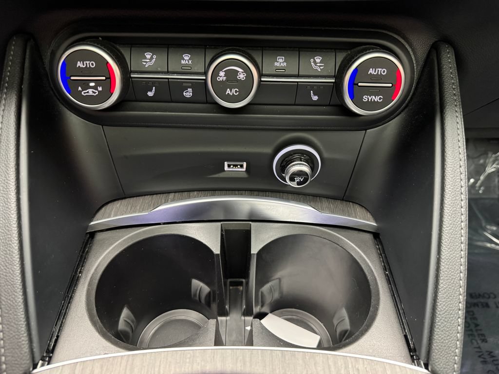 Used 2023 Alfa Romeo Stelvio Ti AWD/4WD image 20