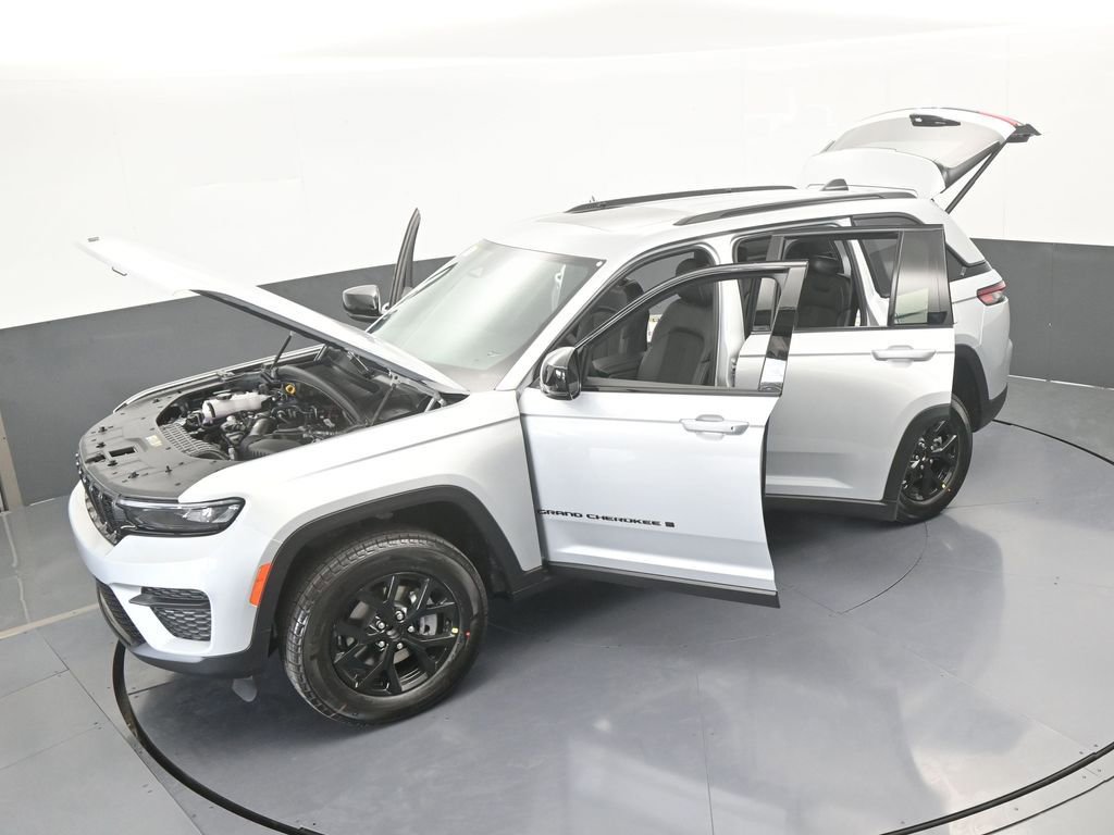 New 2025 Jeep Grand Cherokee Altitude image 58