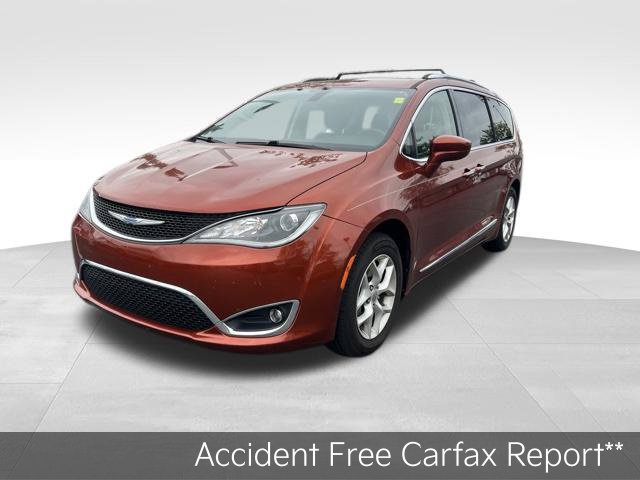 Used 2018 Chrysler Pacifica Touring-L w/ Tire & Wheel Group FWD image 3