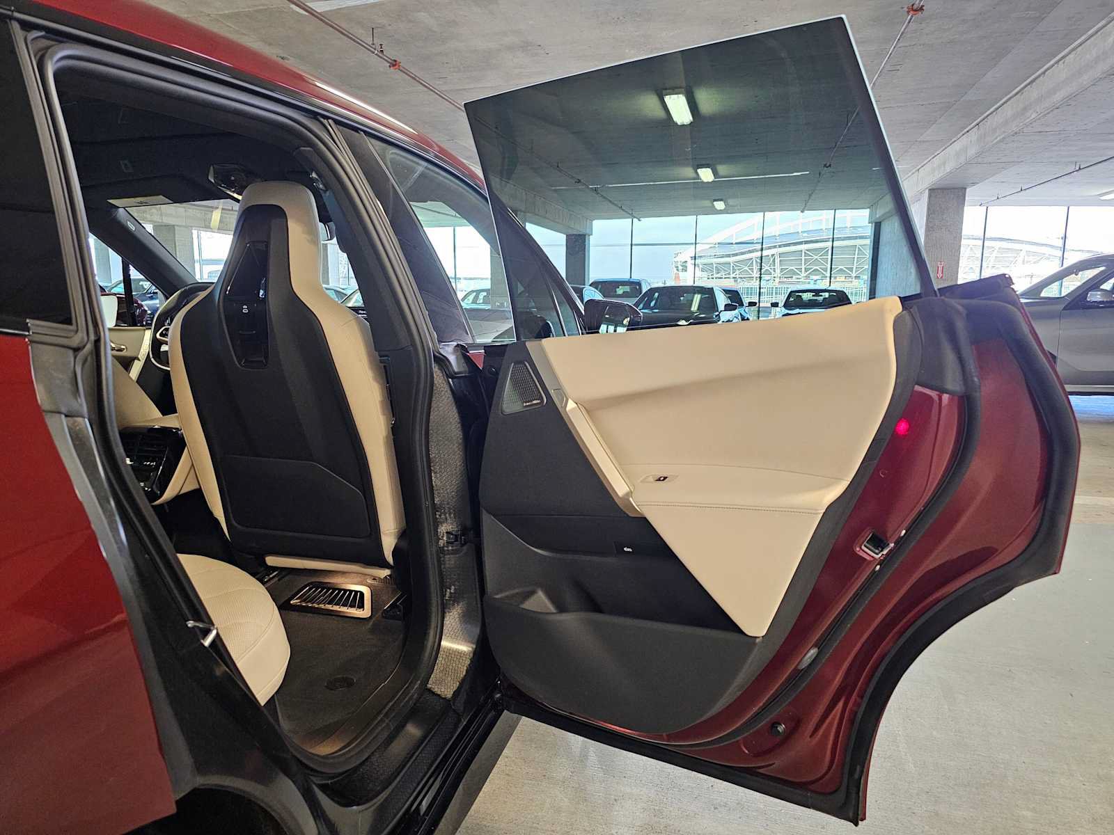 Used 2024 BMW iX xDrive50 w/ Premium Package AWD/4WD image 26