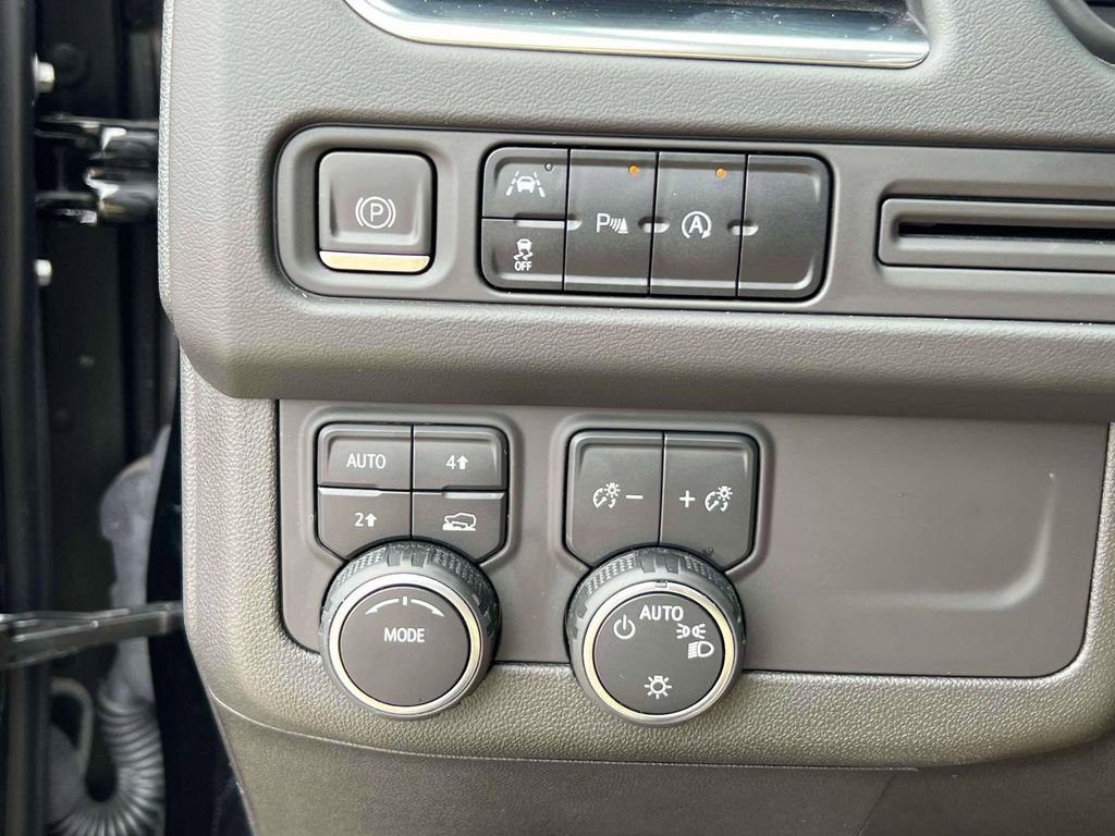 Used 2023 Chevrolet Suburban LT AWD/4WD image 24