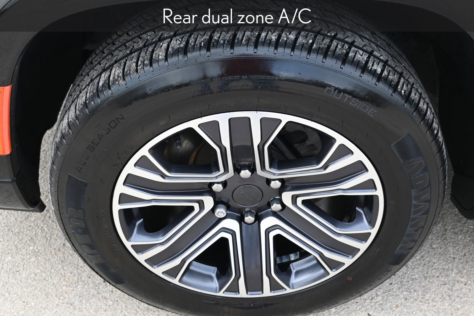 Used 2024 Jeep Wagoneer Series II w/ Flexible Seating Group image 8