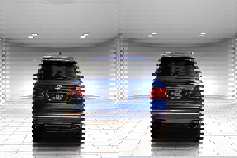 Used 2018 Bentley Bentayga Onyx Edition image 12