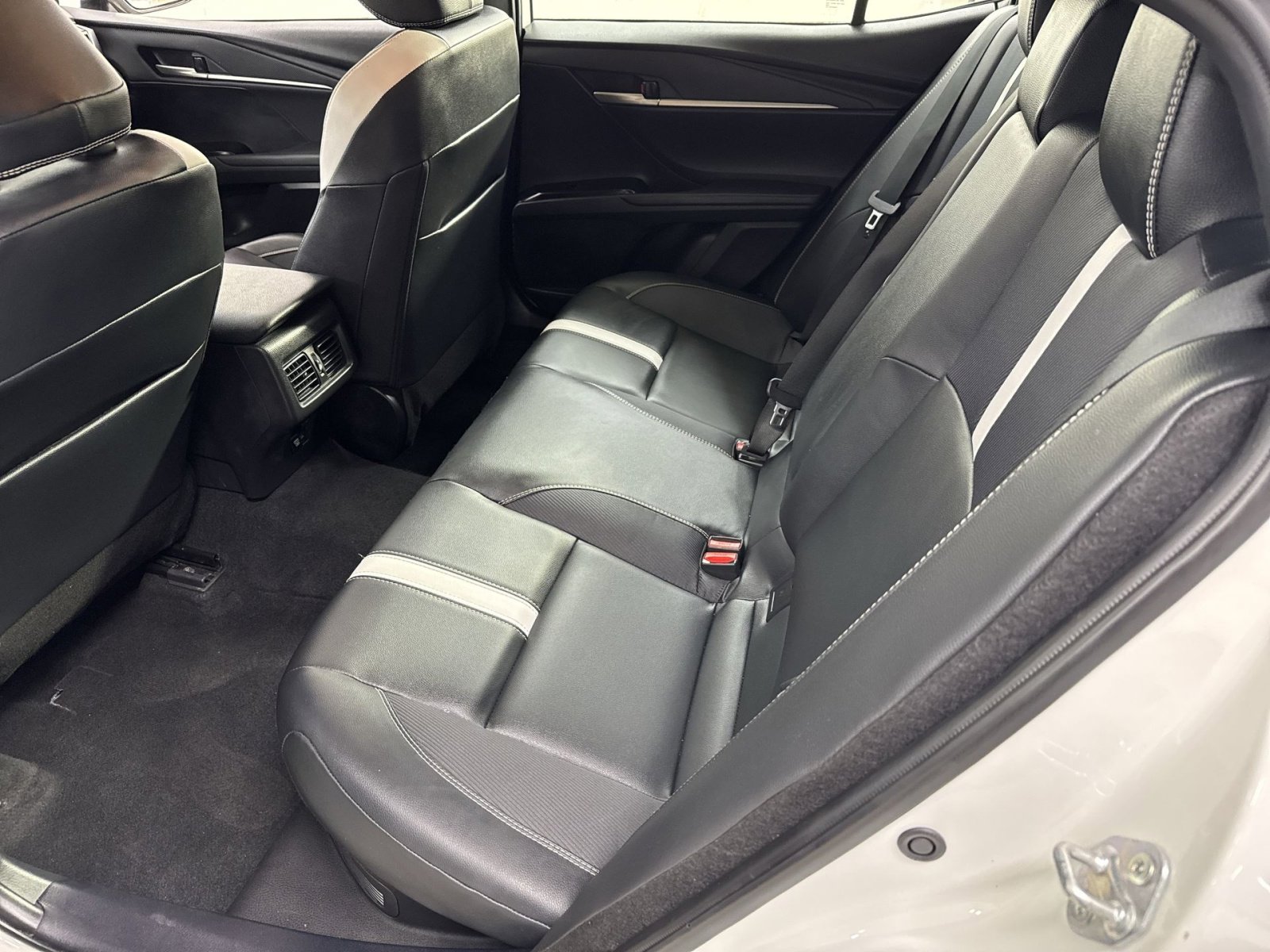 Used 2025 Toyota Camry SE FWD image 35