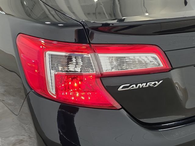 Used 2012 Toyota Camry SE w/ Leather Pkg FWD image 32