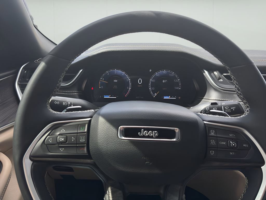 Used 2024 Jeep Grand Cherokee L Limited w/ Black Appearance Package image 23