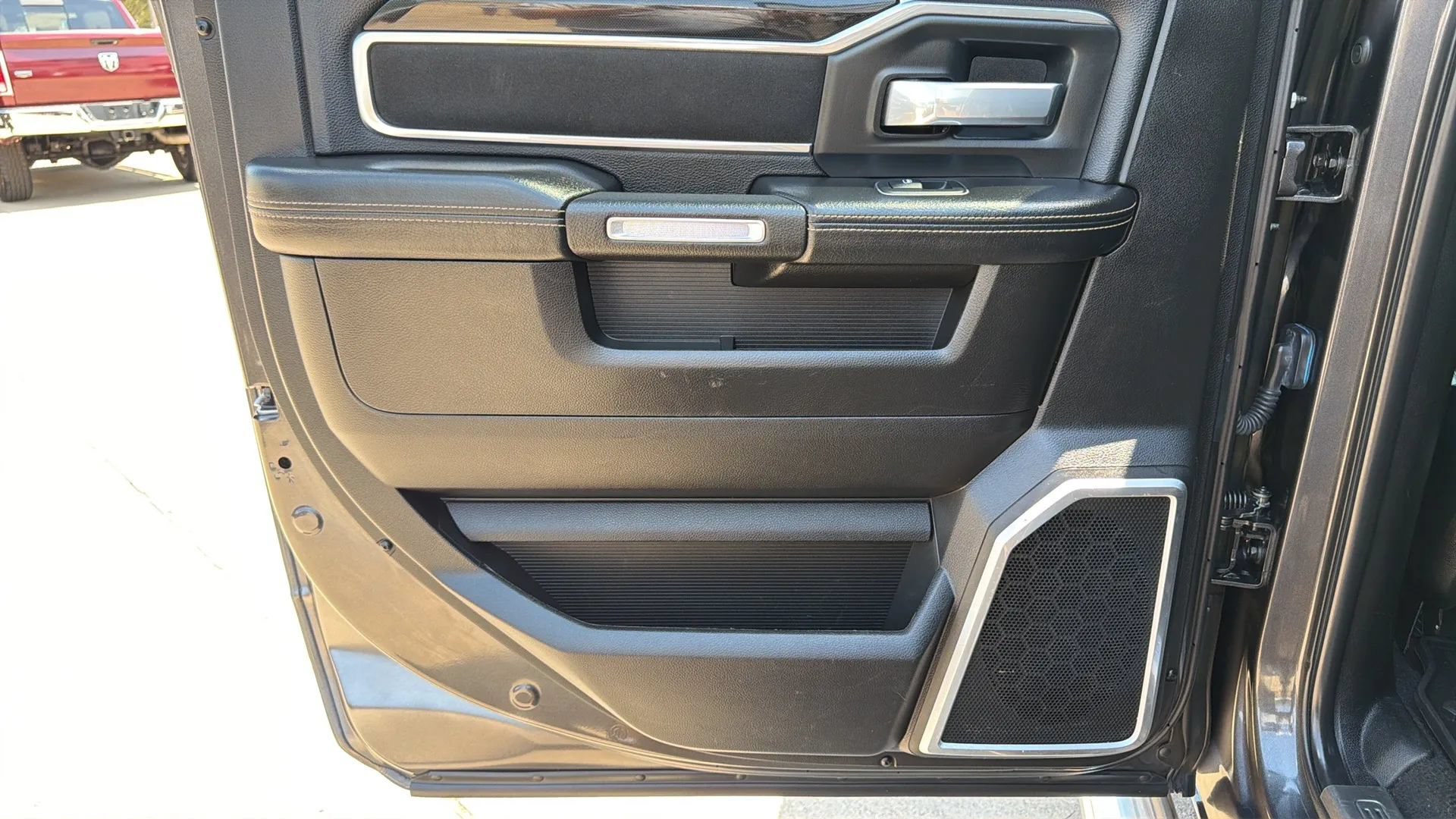 Used 2019 RAM 2500 Laramie AWD/4WD image 15