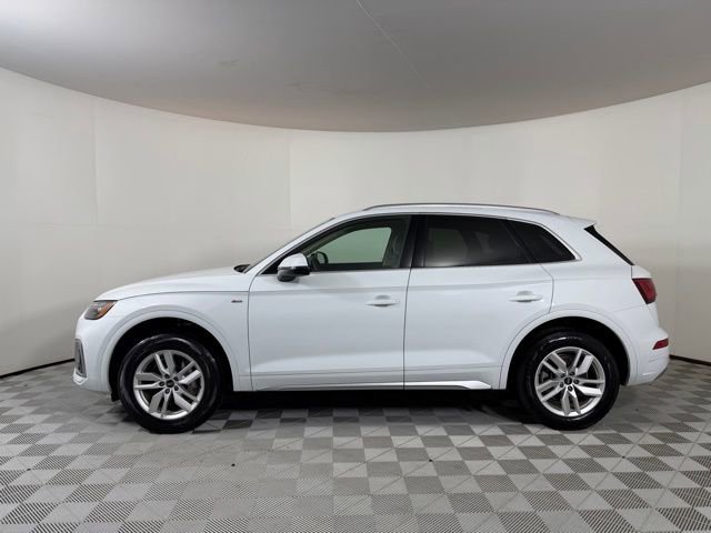 Used 2023 Audi Q5 2.0T Premium w/ Convenience Package image 4