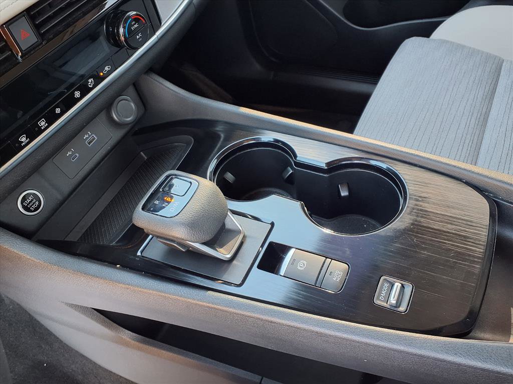 Used 2021 Nissan Rogue SV image 12