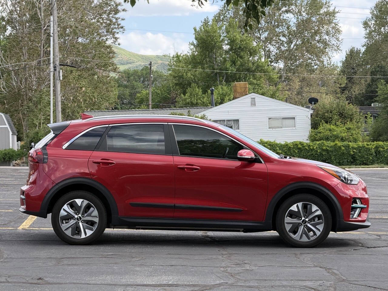Used 2020 Kia Niro EX FWD image 4
