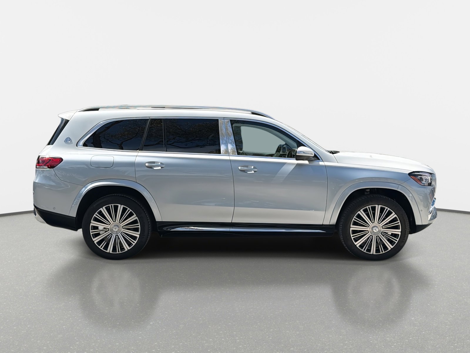 Used 2023 Mercedes-Benz Maybach GLS 600 4MATIC image 2