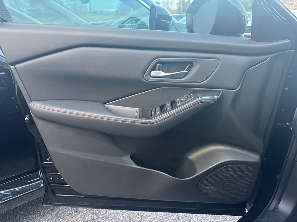 New 2026 Nissan Rogue SV image 12