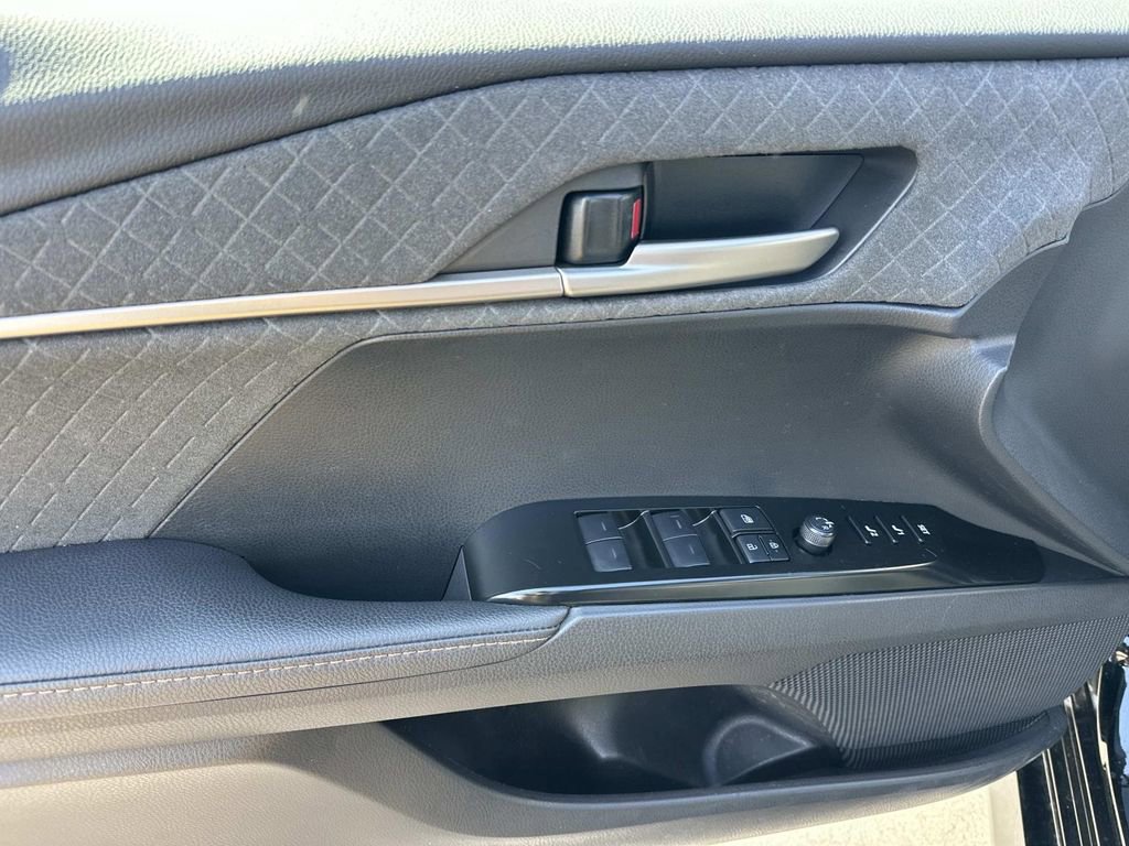 Used 2025 Toyota Camry XLE w/ Premium Plus Package AWD/4WD image 15