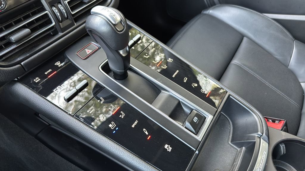 Certified 2023 Porsche Macan image 14