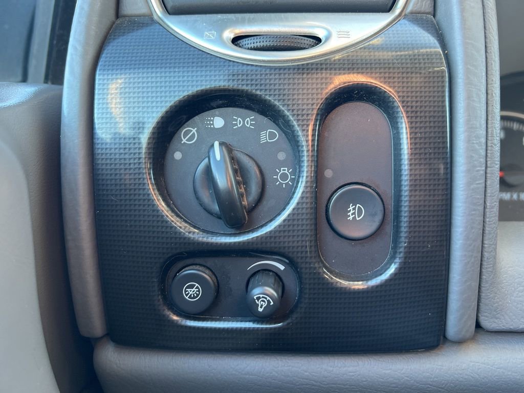 Used 2005 GMC Envoy SLE image 15