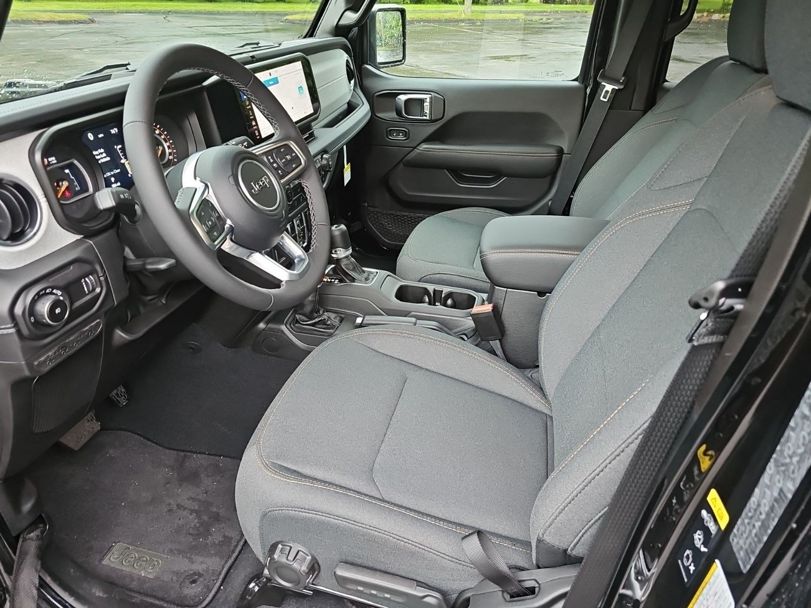 Used 2025 Jeep Wrangler Unlimited Sahara AWD/4WD image 19