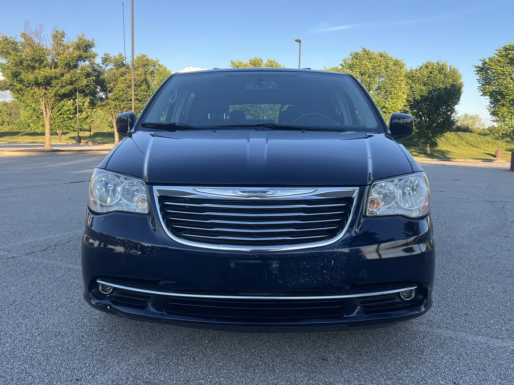 Used 2014 Chrysler Town & Country Touring FWD image 8