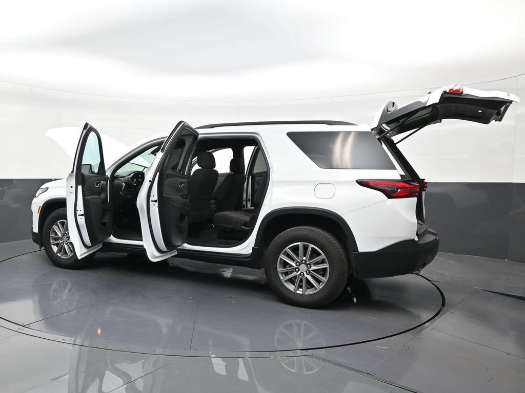Used 2023 Chevrolet Traverse LT FWD image 28