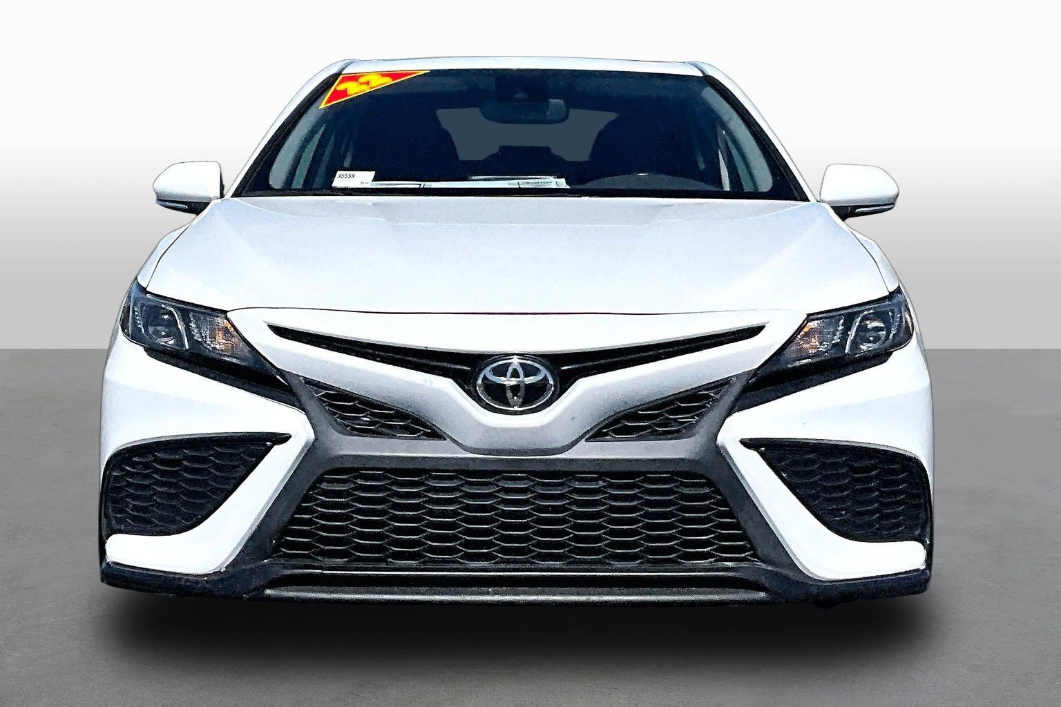 Used 2022 Toyota Camry SE w/ Audio Upgrade Package FWD image 3