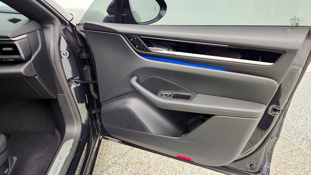 Used 2025 Porsche Macan 4 Electric image 23