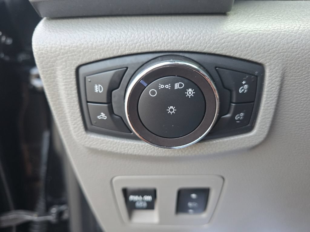 Used 2019 Ford F150 XLT w/ Equipment Group 302A Luxury AWD/4WD image 18