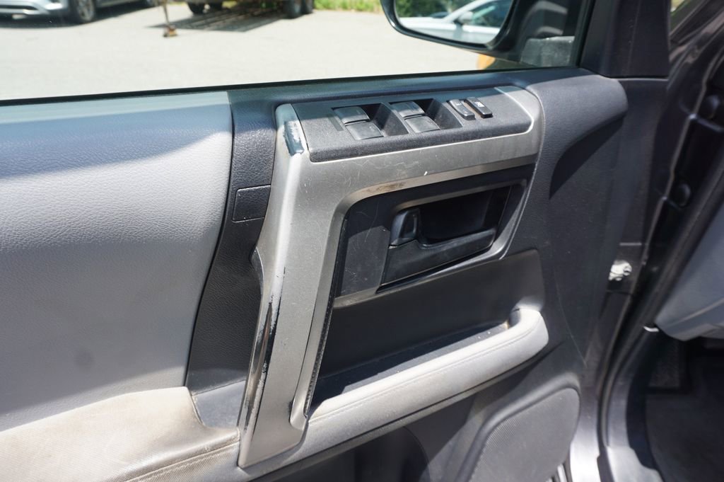 Used 2010 Toyota 4Runner SR5 AWD/4WD image 3