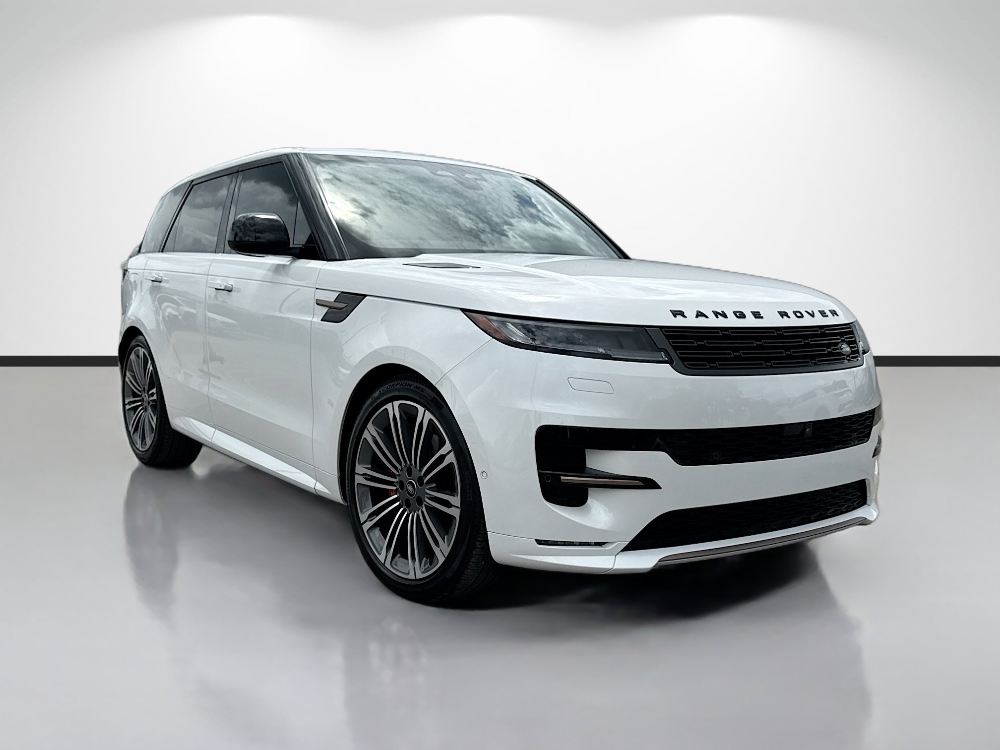 Used 2025 Land Rover Range Rover Sport Dynamic SE AWD/4WD image 7